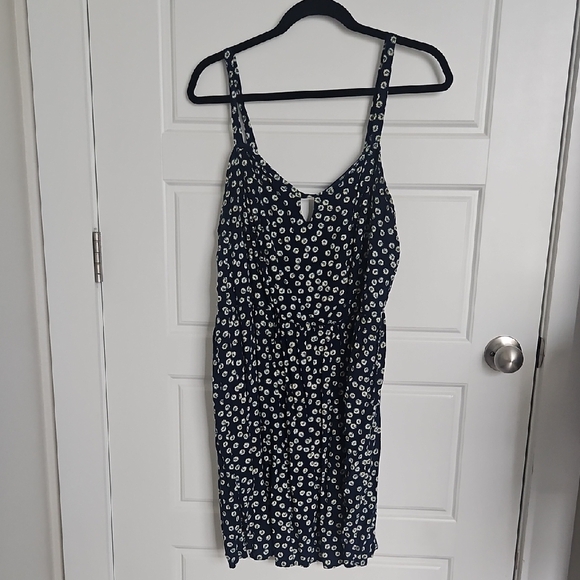 AUW Dresses & Skirts - AUW Blue and White Floral Patterned Top